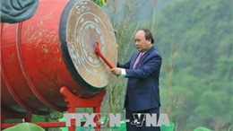 Thủ tướng Nguyễn Xuân Phúc đánh trống khai mạc Lễ hội Tràng An năm 2018